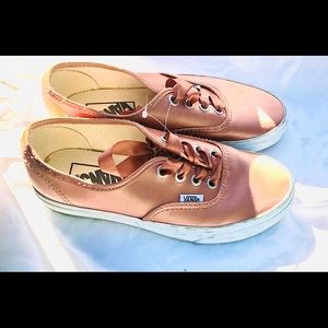 VANS VAULT WOMEN'S OLD SKOOL NS VLT LX
ROSE GOLD